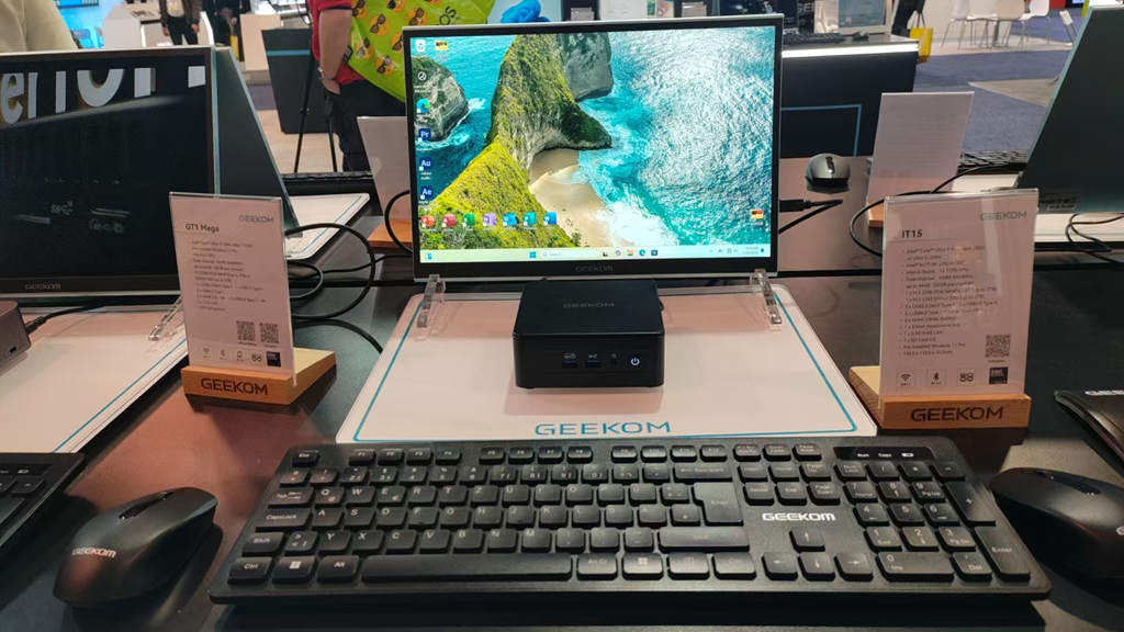 GEEKOM IT15 mini PC